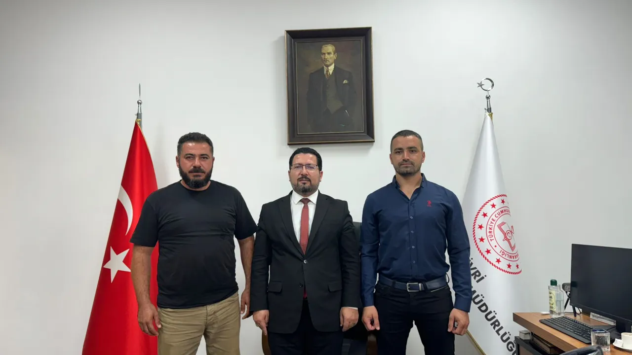 Silivri Sivil Arama Kurtarma Derneginden Ilce Milli Egitim Mudurune Ziyaret
