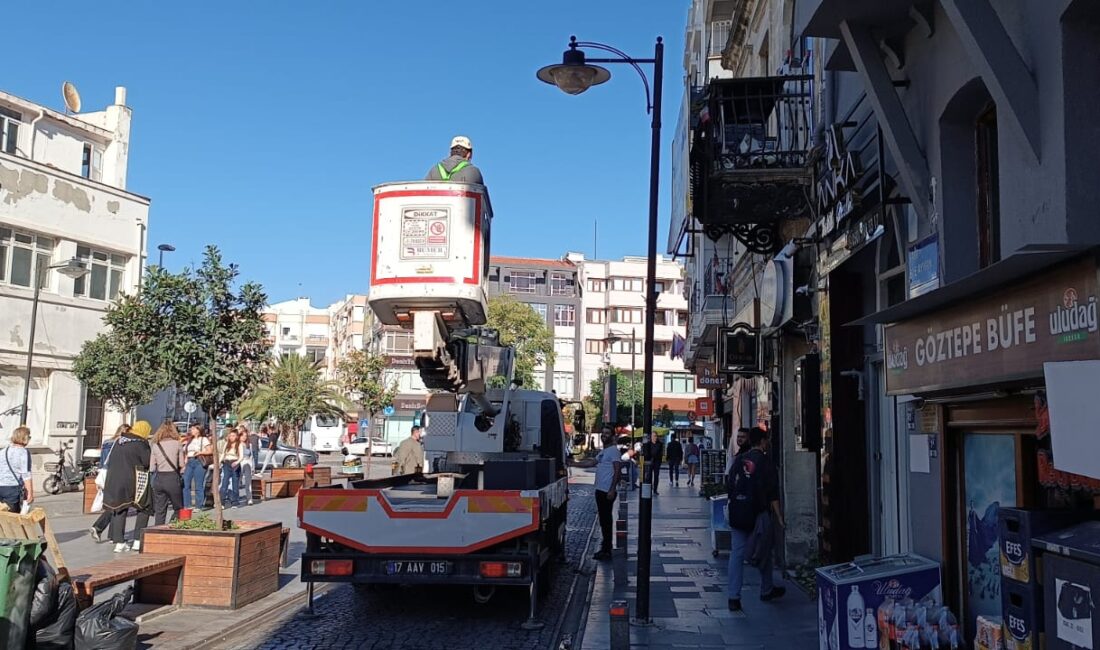 Çanakkale Belediyesi Aydınlatma Direklerindeki Arızaları Giderdi Ekipler Hızlı Müdahalede Bulundu