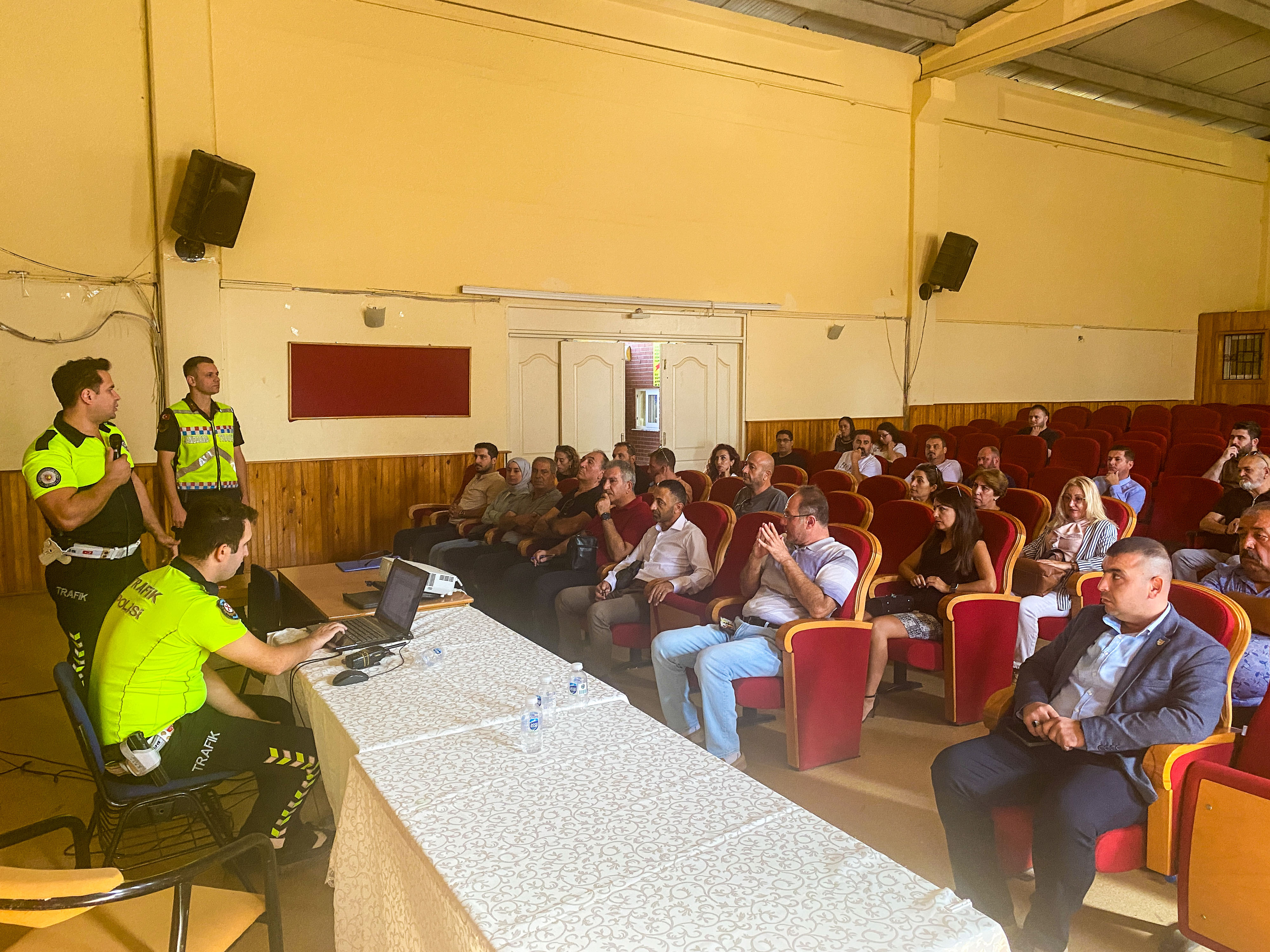 Didimde Okul Servisleri Şoför Ve Rehber Personellerine Bilgilendirme Toplantısı