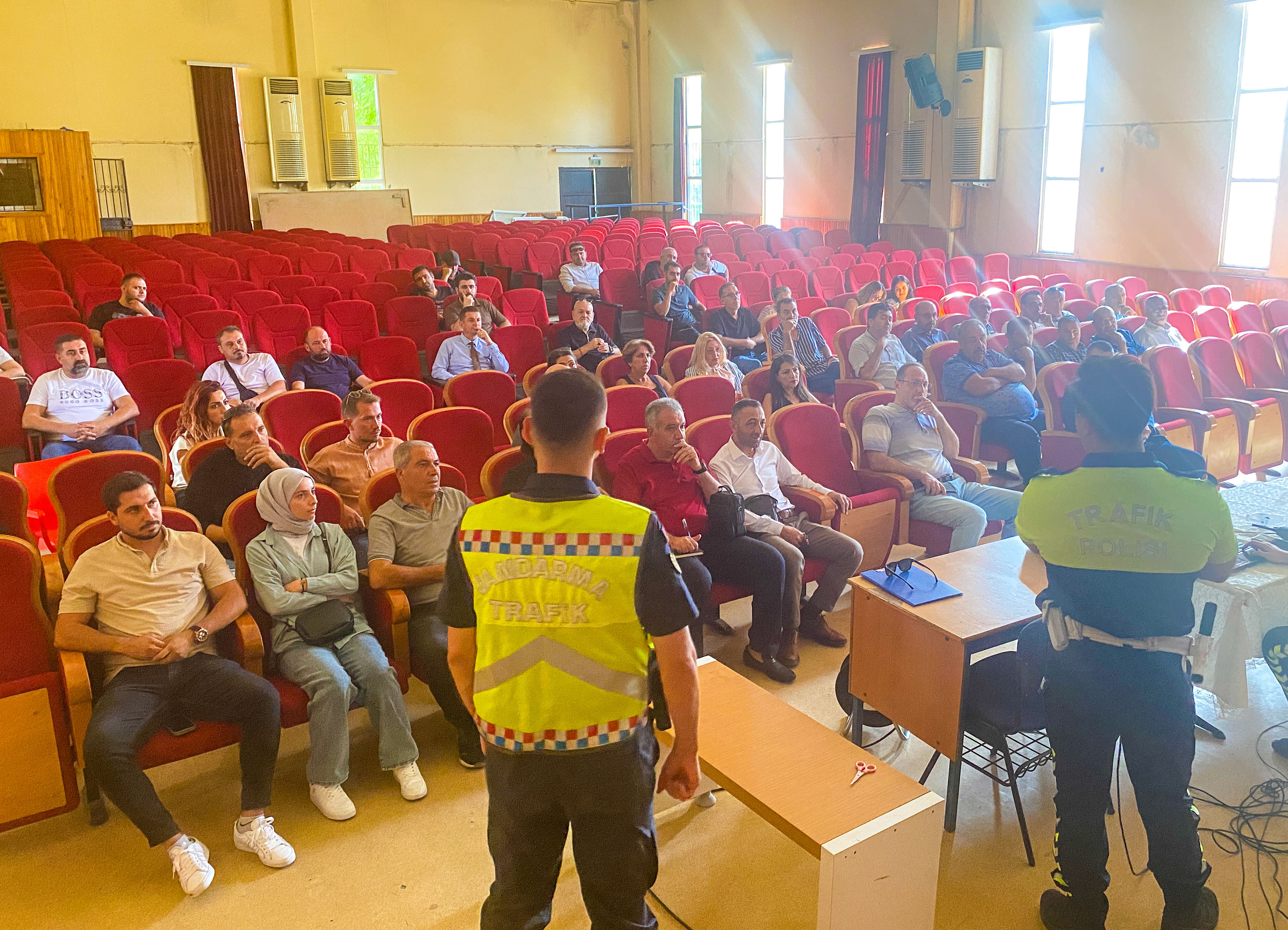 Didimde Okul Servisleri Şoför Ve Rehber Personellerine Bilgilendirme Toplantısı