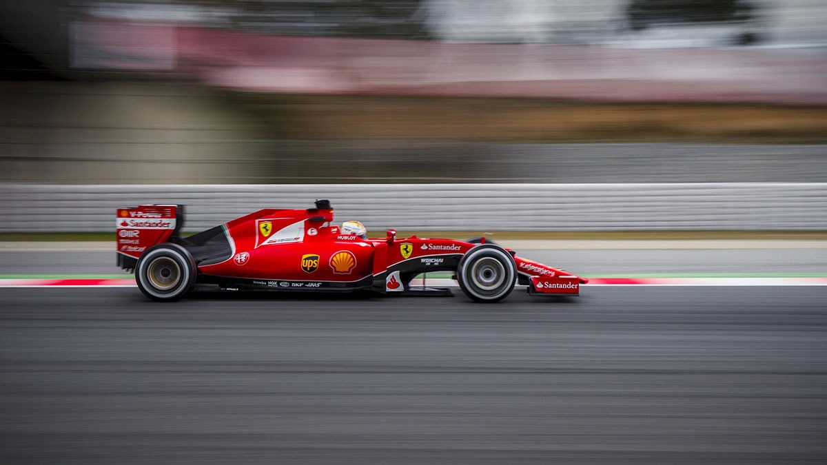 1727980834 592 Formula 1e Tarihi Bir Anlasmayla 1 Milyar Dolarlik Sponsorluk Deali