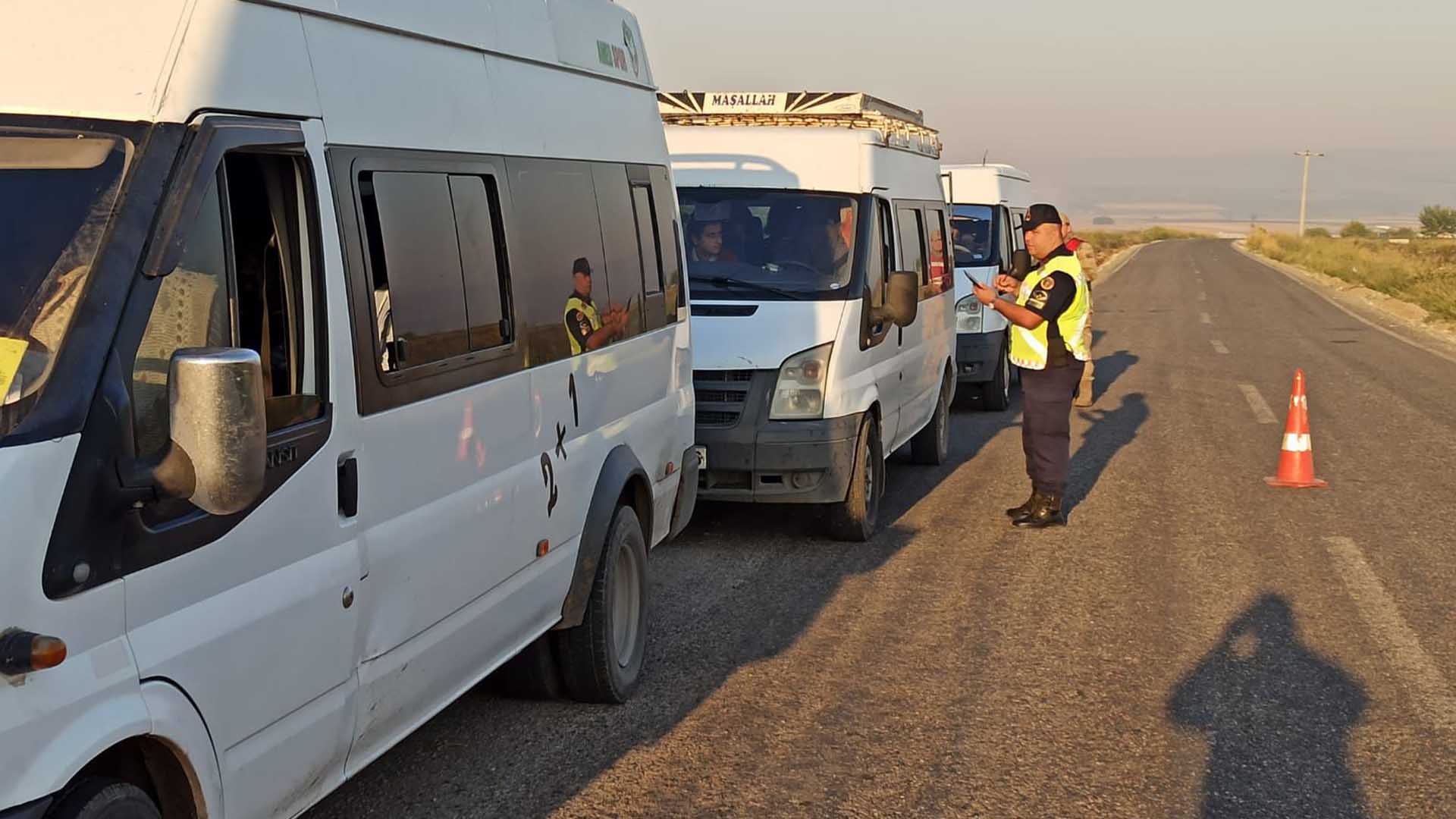 Bismil İlçe Jandarma Ekipleri Okul Servislerini Denetledi Bismil İlçe Jandarma