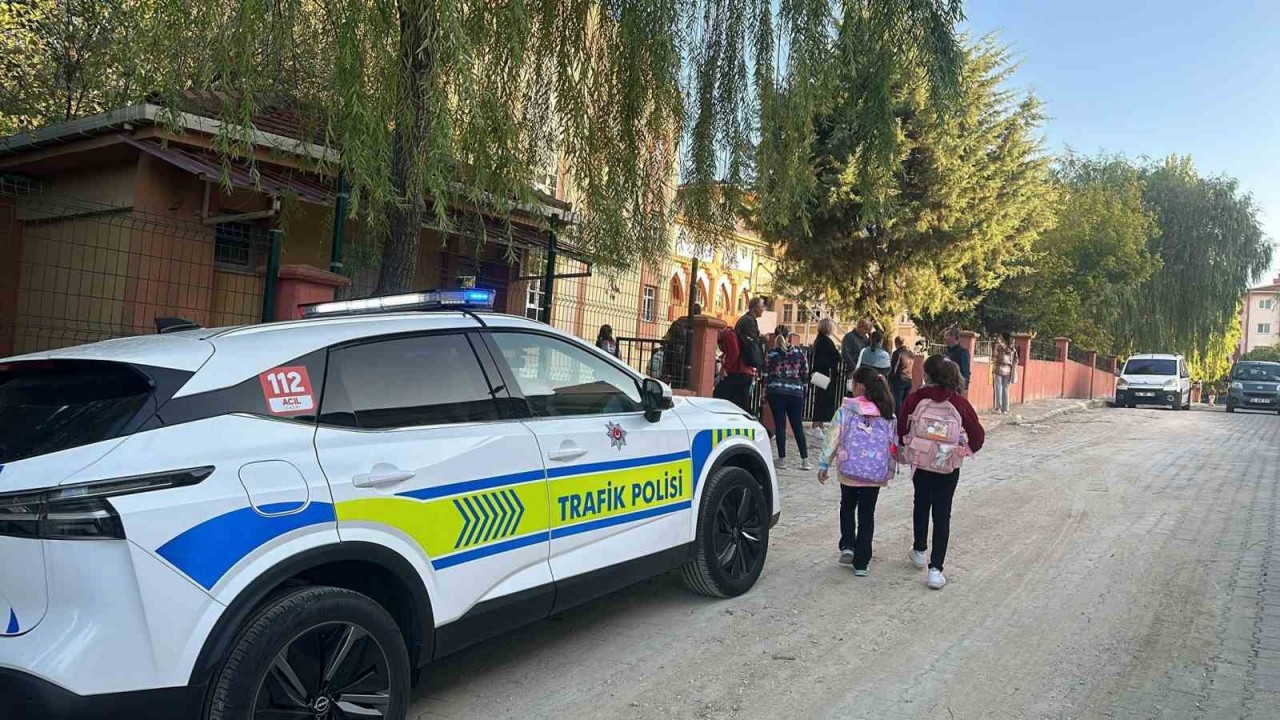 1728493548 Okul Cikislarinda Denetimler Devam Ediyor Vitrin Haber