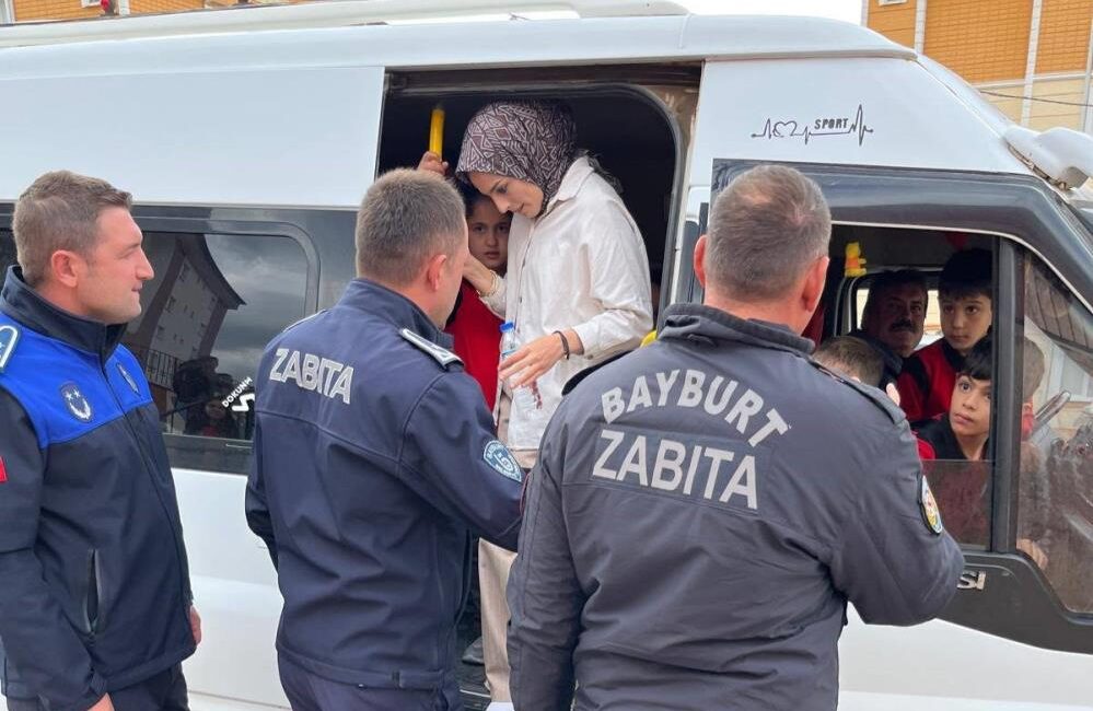 Okul Servisi Araçları Denetlendi: Öğrencilerin Güvenliği İçin Kontroller SürüyorHaberin BaşlıklarıOkul