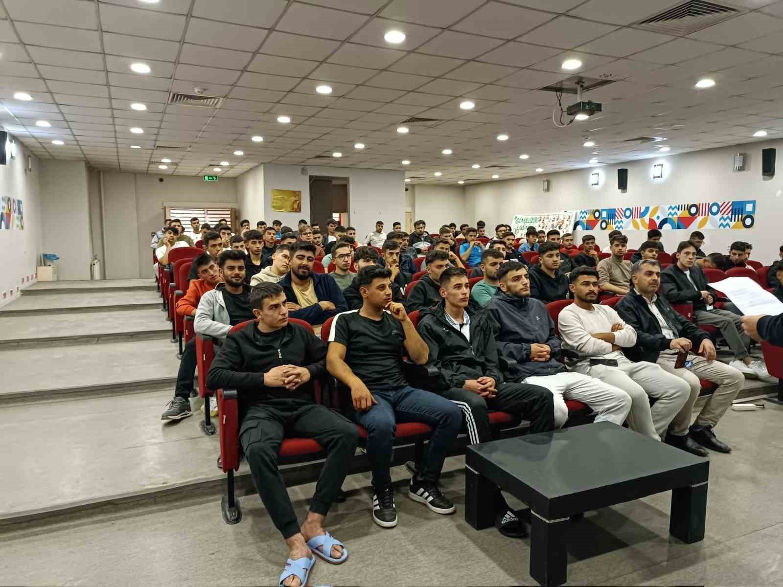 1728721018 Universite Yurdunda Universite ve Yurt Yasamina Uyum Semineri Duzenlendi Ihlas