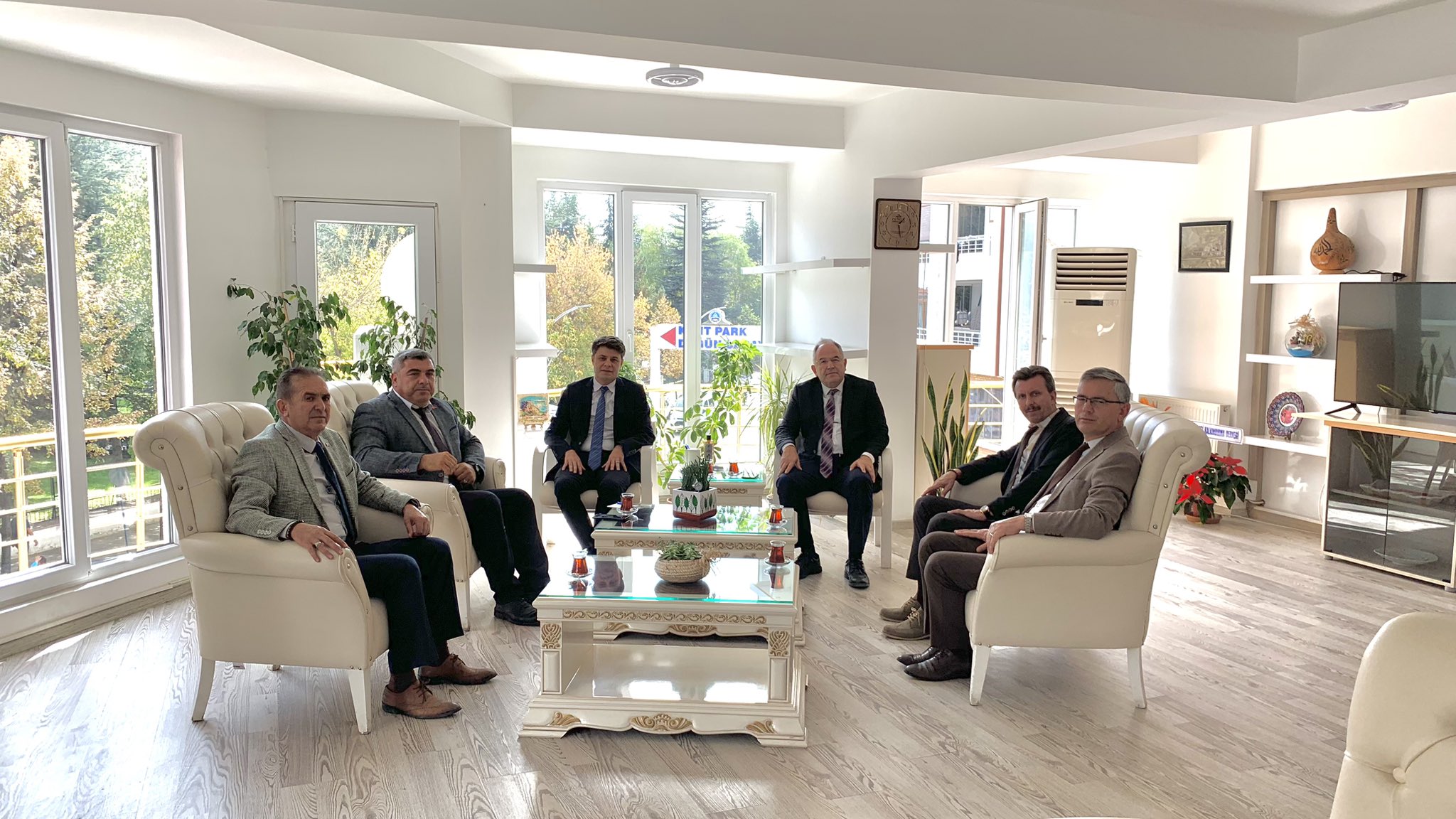 Eğitimde Önemli Ziyaret: İlçe Kaymakamı ve Eğitim Müdürleri Bir Araya