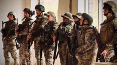 Buçalı Kadınlar, Üniformaya Neden Büründüklerini Anlatıyor Ukraynalı kadın askerler ve erkekler