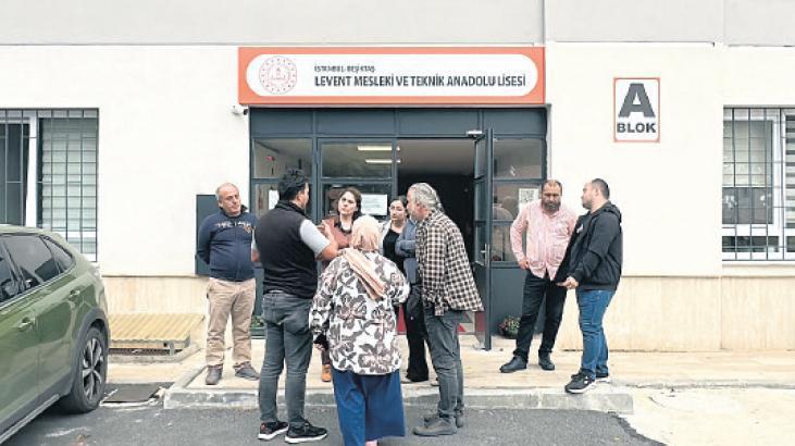 Öğretmen, Okulda Silahla Olay ÇıkardıHaberin BaşlıklarıÖğretmen, Okulda Silahla Olay ÇıkardıGüvenliğe