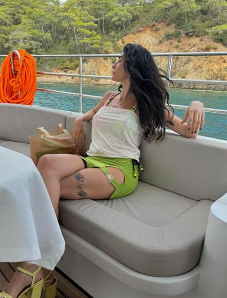 Hazar Ergüçlü'nün İnci Taneleri Paylaşımı: 'Ablanız Geri Geldi...' - Magazin Haberleri Hazar Ergüçlüden İnci Taneleri paylaşımı Ablanız geri geldi...