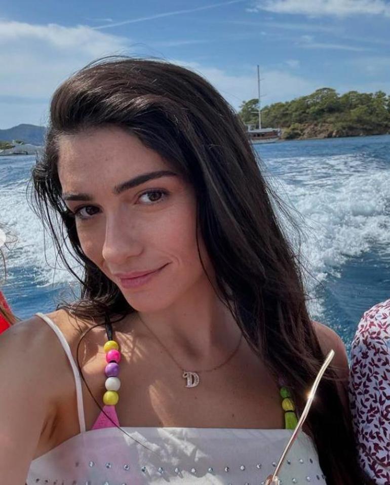 Hazar Ergüçlü'nün İnci Taneleri Paylaşımı: 'Ablanız Geri Geldi...' - Magazin Haberleri Hazar Ergüçlüden İnci Taneleri paylaşımı Ablanız geri geldi...