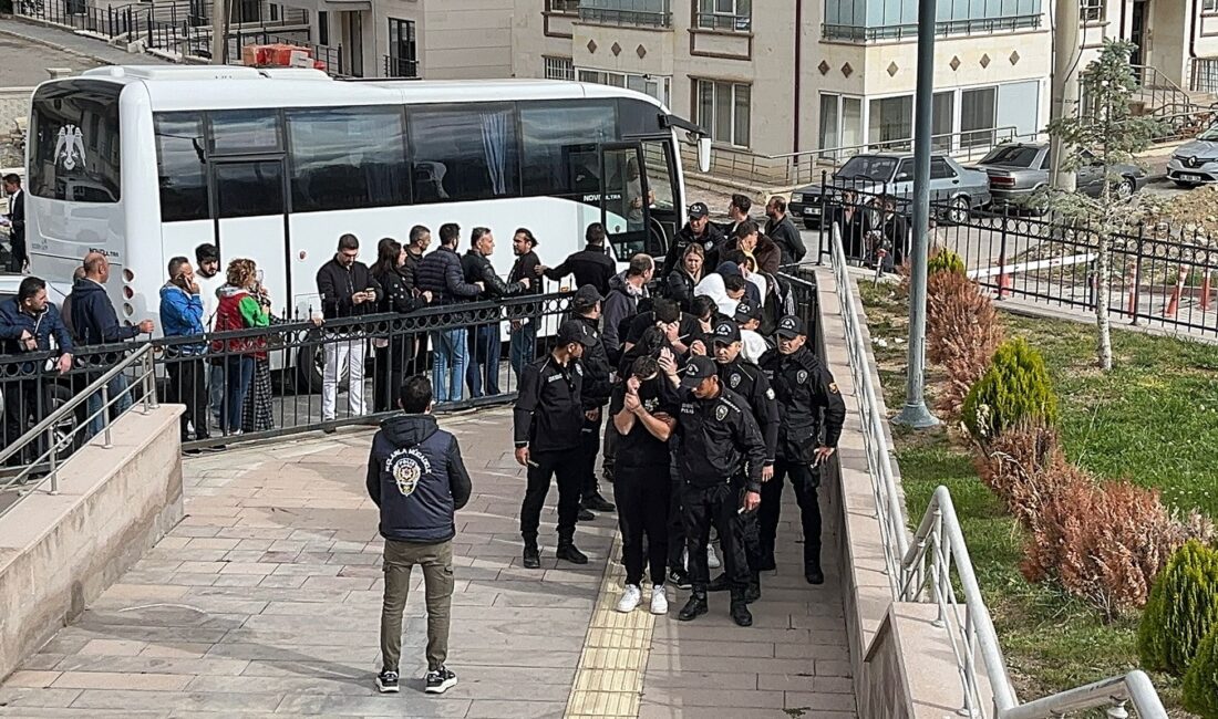Üniversite Öğrencilerini Kandırıp Yasa Dışı Bahis Çetesine Üye YaptılarHaberin BaşlıklarıÜniversite