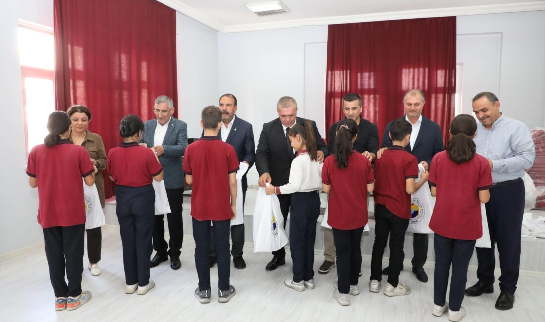 Gaziantep Ticaret Borsası (GTB), Öğrencilere Okul Kıyafeti Desteği Sağladı Ticaret