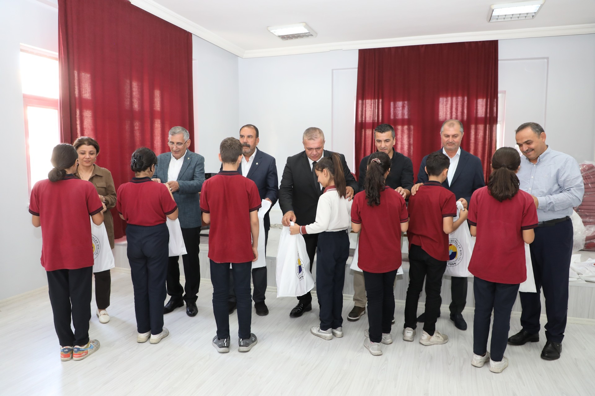 Gaziantep Ticaret Borsası (GTB), Öğrencilere Okul Kıyafeti Desteği Sağladı Ticaret