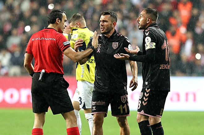 Samsunspor'un Golünde İrfan Can Kahveci'ye Yapılan Faul Tartışması - Son Dakika Spor Haberleri Trio ekibi noktayı koydu: Samsunspor'un golü öncesi İrfan Can Kahveci'ye faul yapıldı mı? - 3. Foto