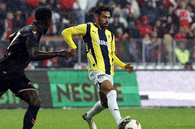 Samsunspor'un Golünde İrfan Can Kahveci'ye Yapılan Faul Tartışması - Son Dakika Spor Haberleri Trio ekibi noktayı koydu: Samsunspor'un golü öncesi İrfan Can Kahveci'ye faul yapıldı mı? - 4. Foto