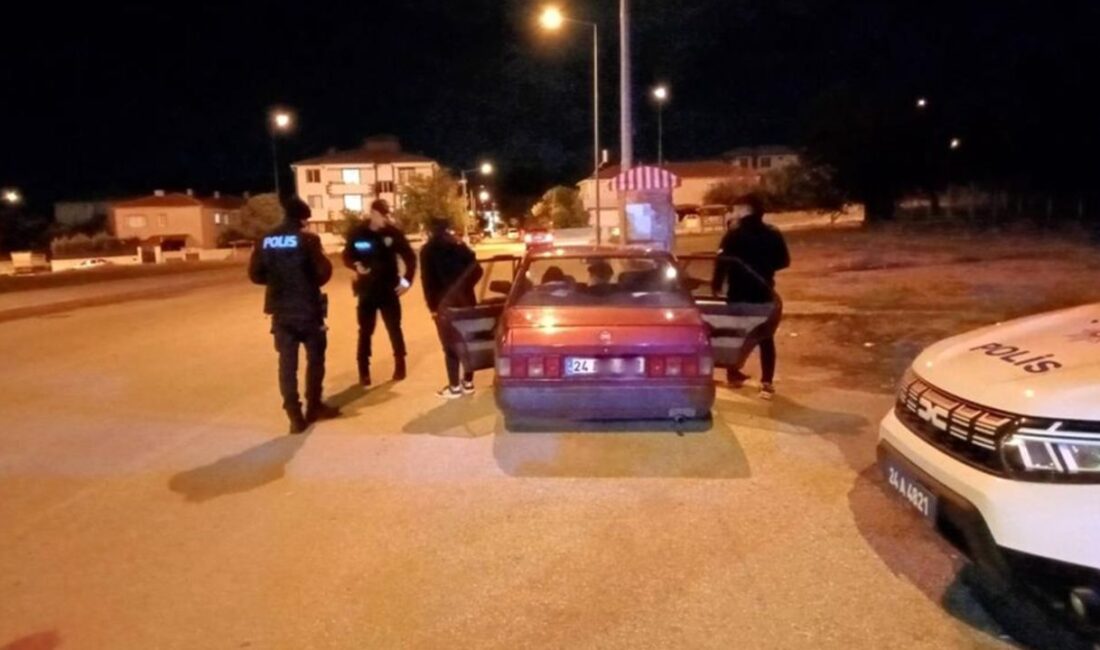 Erzincan Polisi Kız Öğrenci Yurtları Önünde Sıkı Denetim GerçekleştirdiHaberin BaşlıklarıErzincan