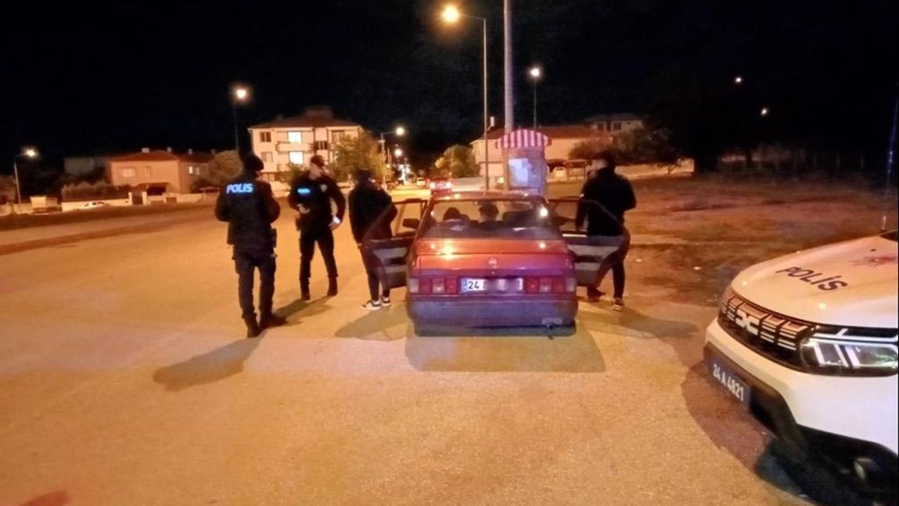 Erzincan'da kız öğrenci yurtları önünde sıkı denetim! Şüphelilere uygulama