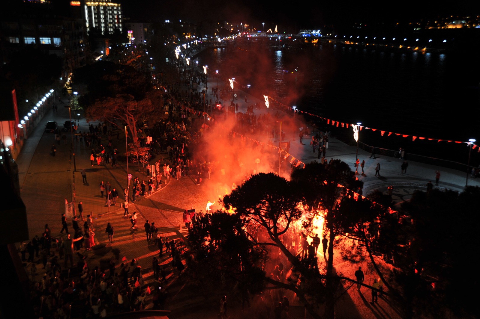 Cumhuriyetimizin 101. Yıl Dönümü Kutlamaları Fener Alayı ile Taçlandı Görkemli