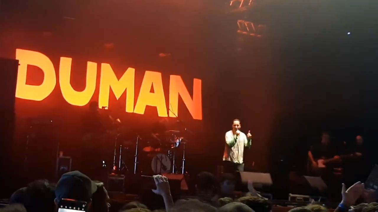1730298341 Duman Solisti Kaan Tangoze Bu Eseklerle Olmuyor Sozleri Gundeme Damga