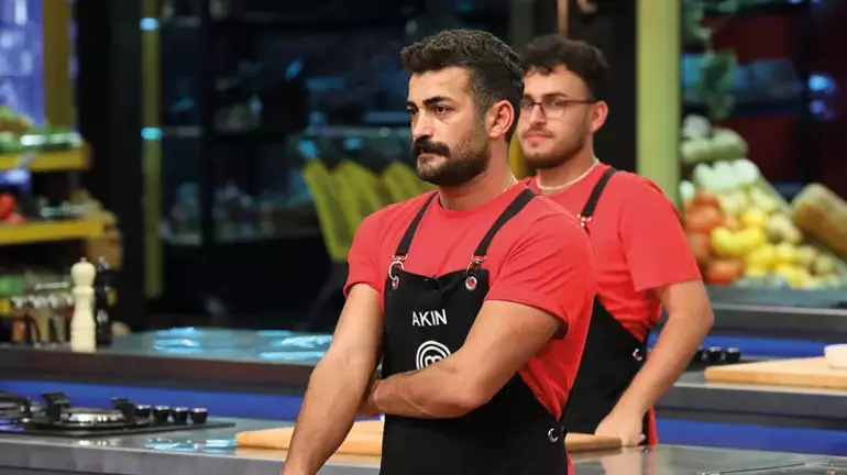 MASTERCHEF TÜRKİYE’DE SİNİR KRİZİ! TEZGAHI TEKMELEDİ!
