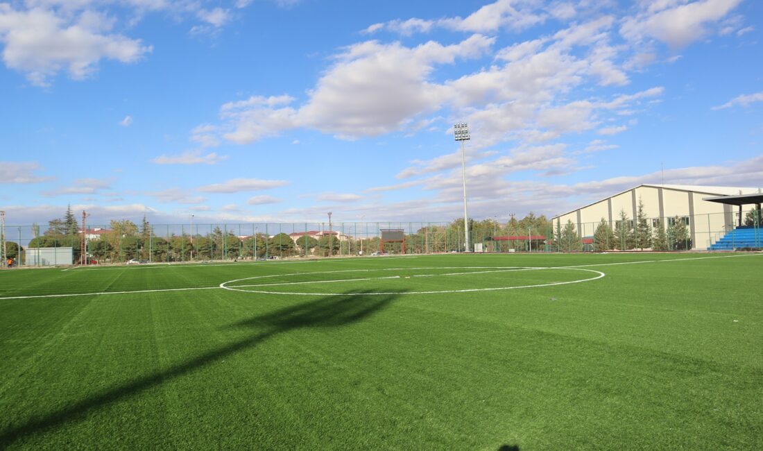 Afşin Futbol Sahası Yenilendi ve Modern Hale Getirildi Çadır Kent