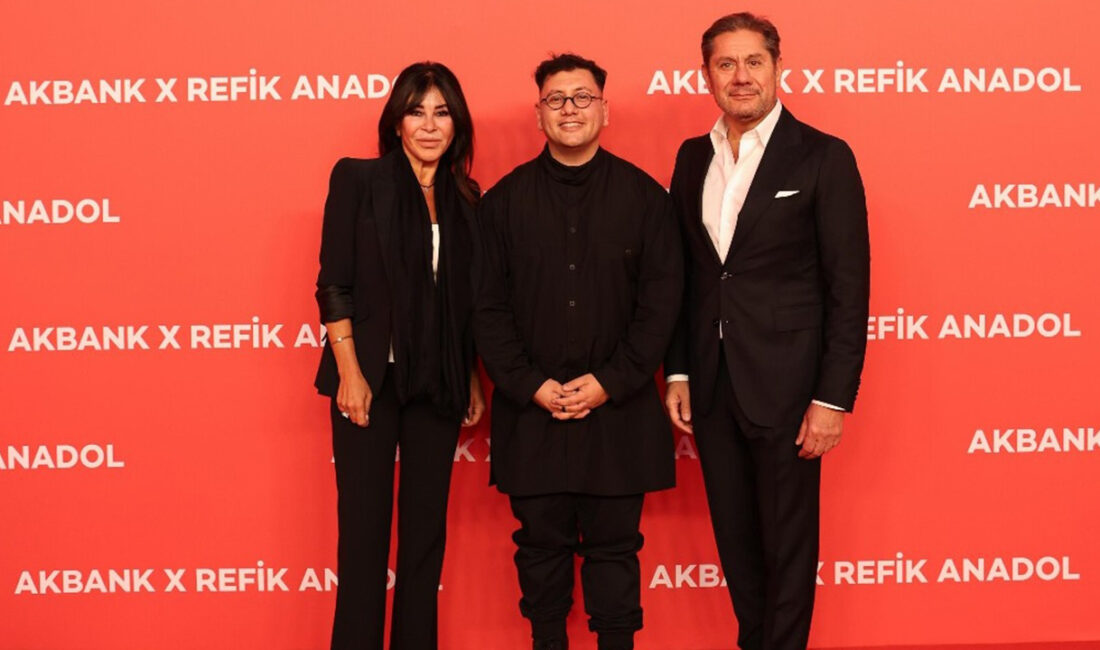Akbank’ın Refik Anadol İmzalı Yapay Zeka Eseri Sabancı Center’da Sergilendi
