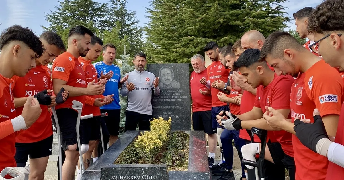 Ampute Milli Futbol Takimi Neset Ertasin Kabrini Ziyaret Ettigi Ani.webp