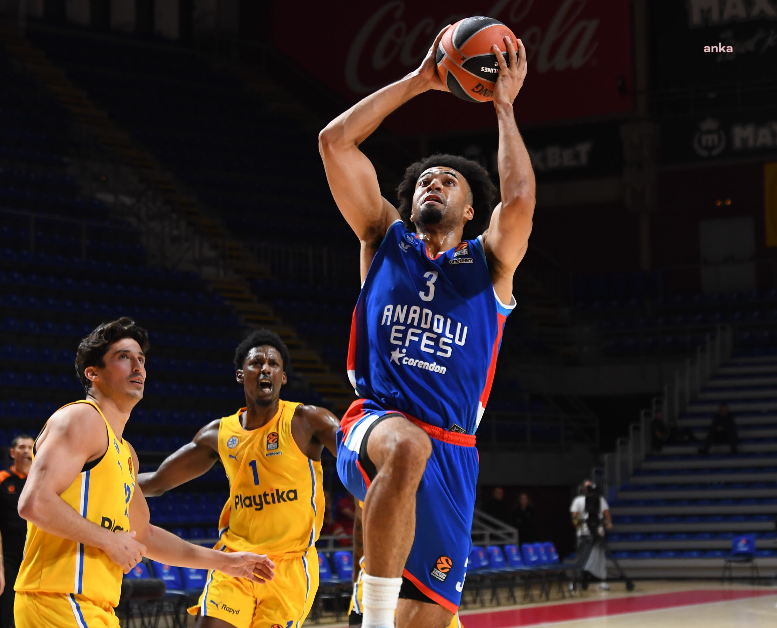 Anadolu Efes Maccabi Playtika Tel Avive 93 91lik skorla maglup oldu scaled