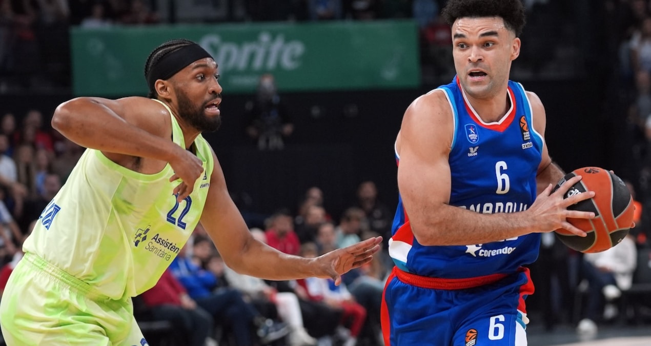 Anadolu Efes Sahasinda Barcelonaya Darbe Vuruldu