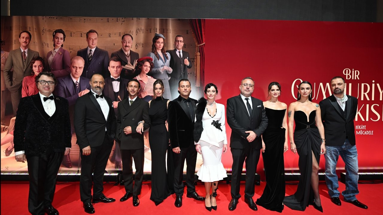 Bir Cumhuriyet Sarkisi Filminin Gala Heyecani