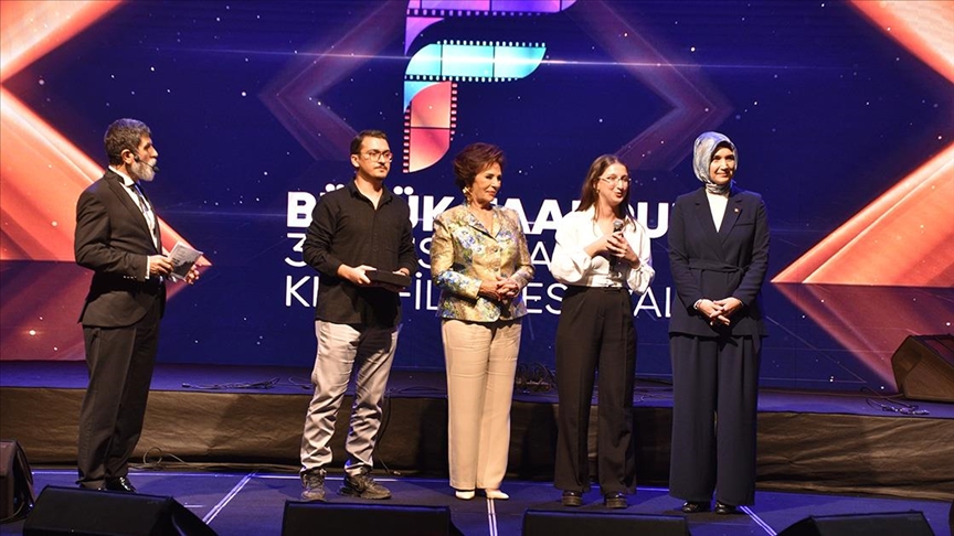 Festival Kapanış Töreninde Della Miles Konser VerdiHaberin BaşlıklarıFestival Kapanış Töreninde