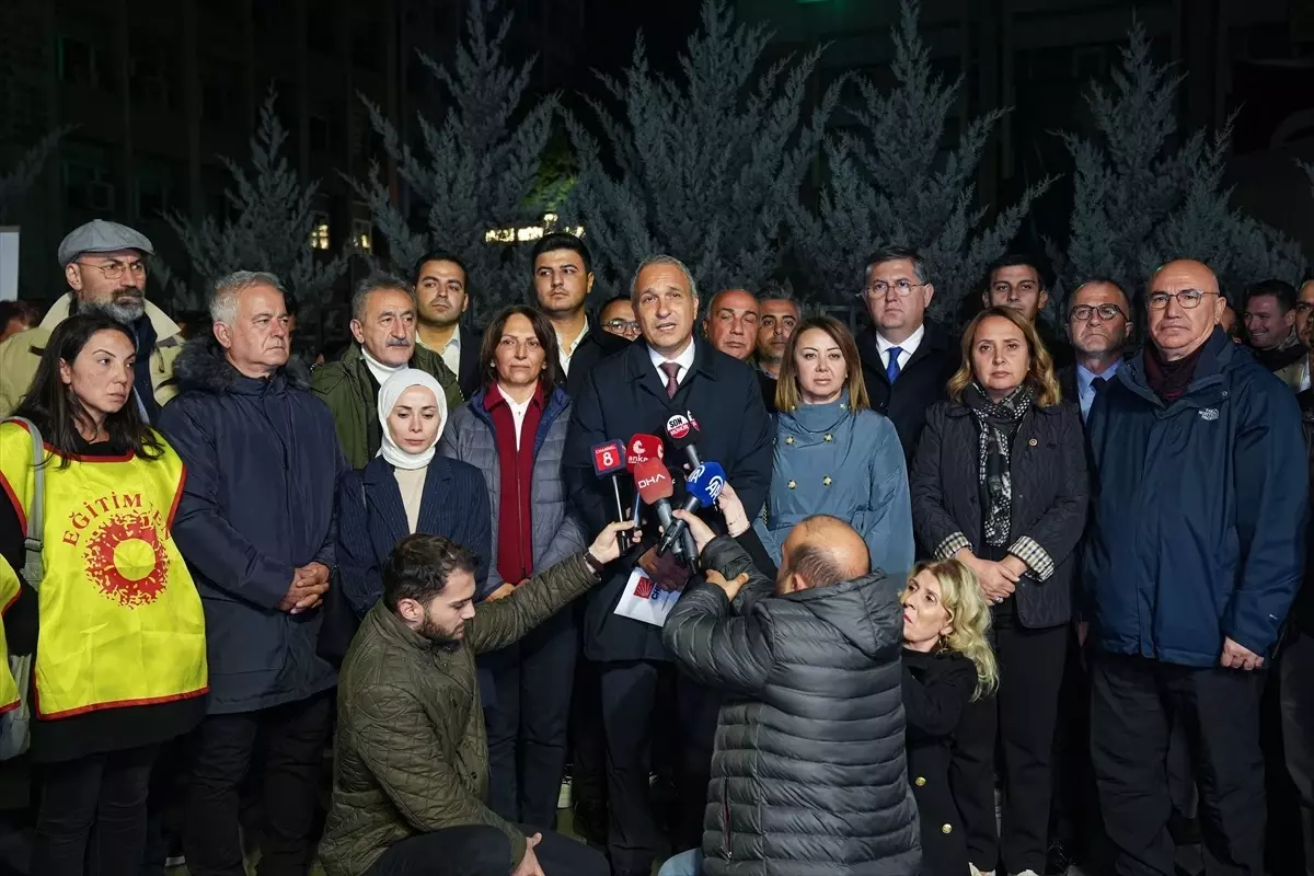 Chp Ogretmen Atamalarindaki Mulakat Surecine Dikkat Cekmek Icin Eylem Duzenledi