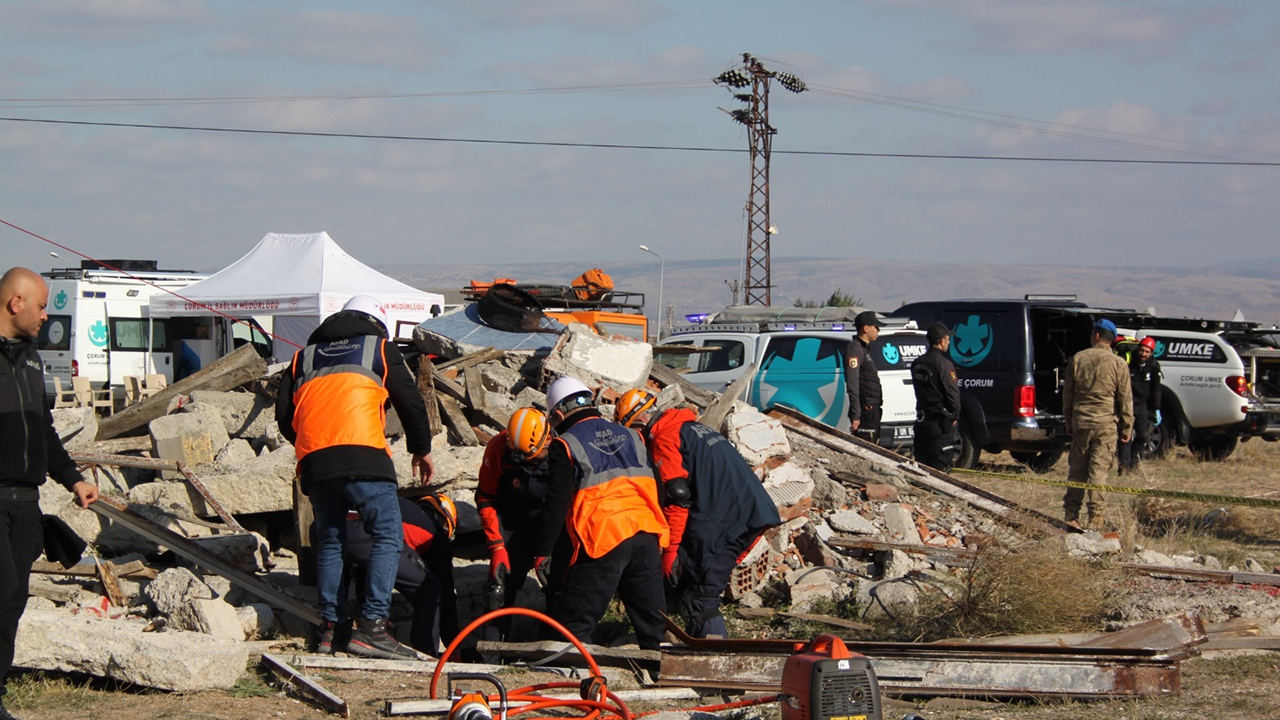 Corumda Gercek Bir Deprem Tatbikati 150 Kisi Hayatta Kalma Mucadelesi