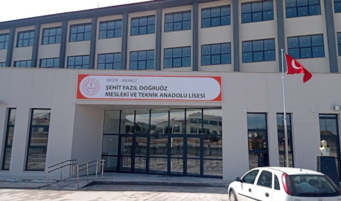 Şehit Fazıl Doğruöz Mesleki ve Teknik Anadolu Lisesi’nde Deney Sırasında