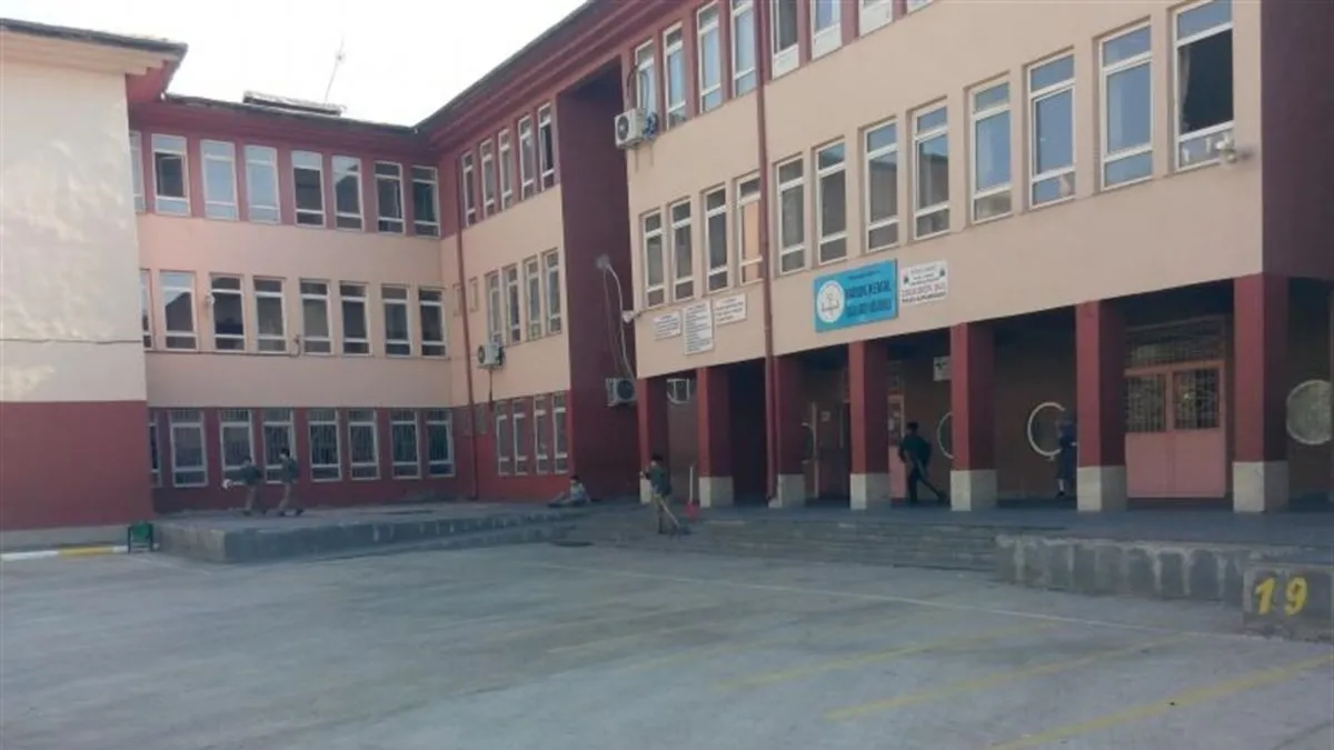 Diyarbakirda Ogretmen Kalp Krizi Sonucu Yasamini Yitirdi