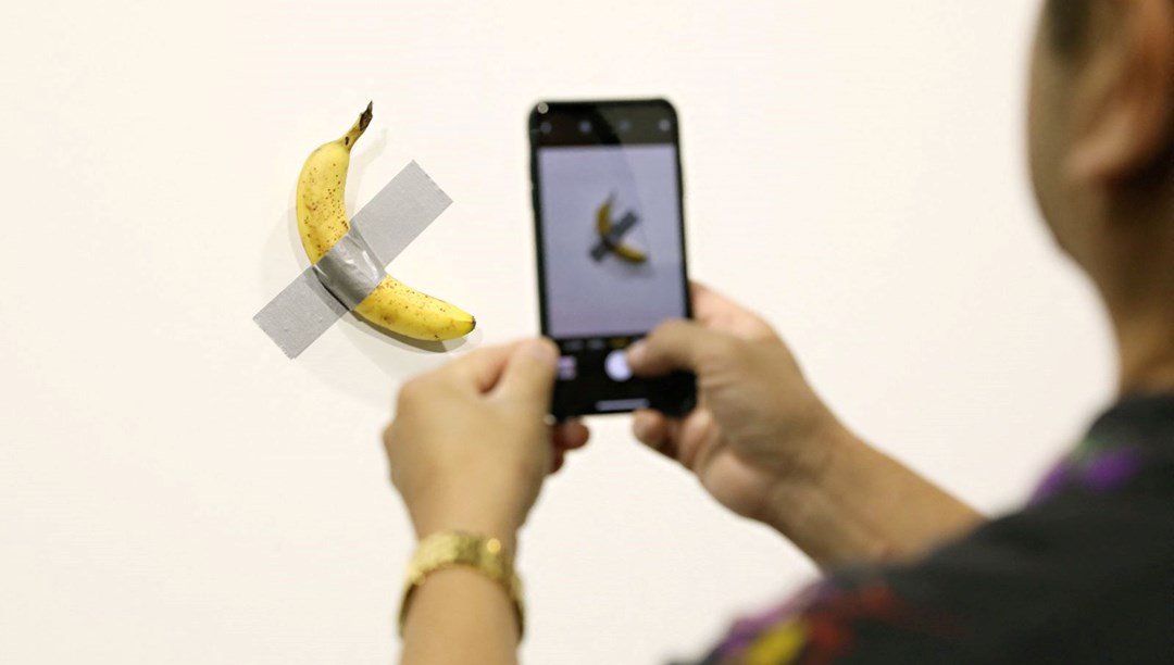 Maurizio Cattelan’ın Ünlü “Duvara Bantlanmış Muz” Eseri Yeniden Satışa Çıkıyor