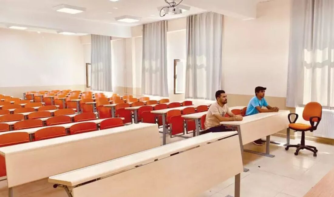 Eğitim Fakültelerindeki Öğrenci Düşüşü: 2 Öğrenciye 17 Hoca…Haberin BaşlıklarıEğitim Fakültelerindeki