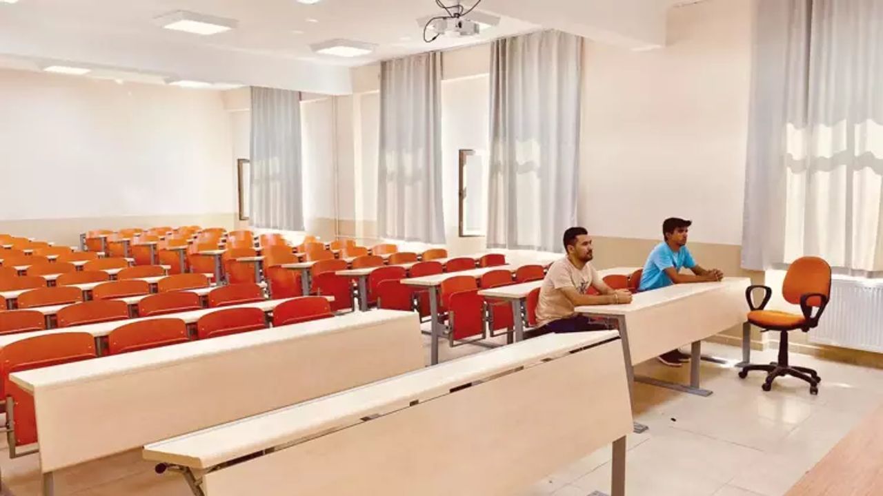 Eğitim fakültelerinde dramatik düşüş: 2 öğrenciye 17 hoca...