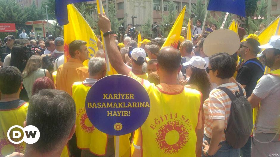 Öğretmenlik Mesleği Kanunu Taslağı TBMM’de Kabul EdildiHaberin BaşlıklarıÖğretmenlik Mesleği Kanunu