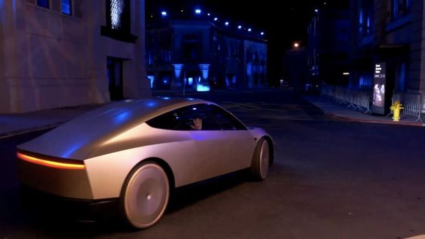 Elon Musk, Tesla’nın Robotaksisi Cybercab’in Prototiplerini TanıttıHaberin BaşlıklarıElon Musk, Tesla’nın