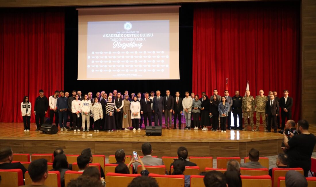 Erzincan’da eğitim gören 1500 üniversite ve lise öğrencisine Valilik girişimiyle