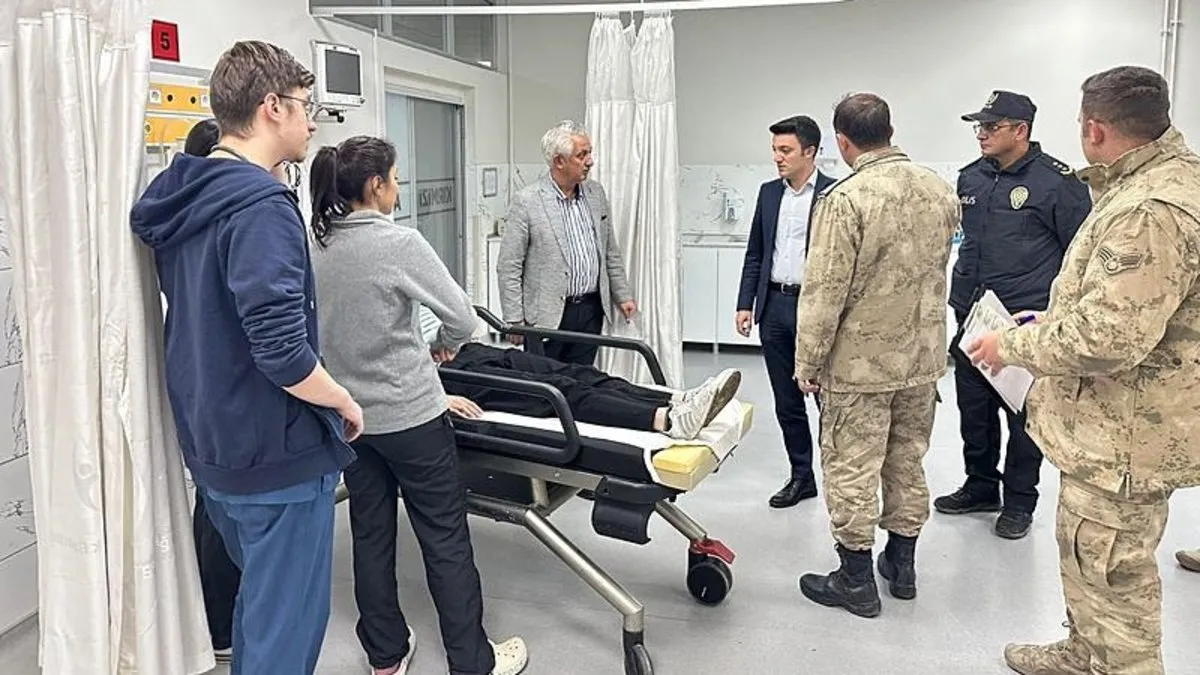 Erzurumda Ogrenci Servisi ile Kamyonet Carpisti 8 Yarali