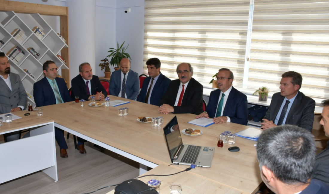 Eğitimde Yenilikler ve Proje Uygulamaları Üzerine Toplantı Gerçekleştirildi Toplantıda Eğitimdeki