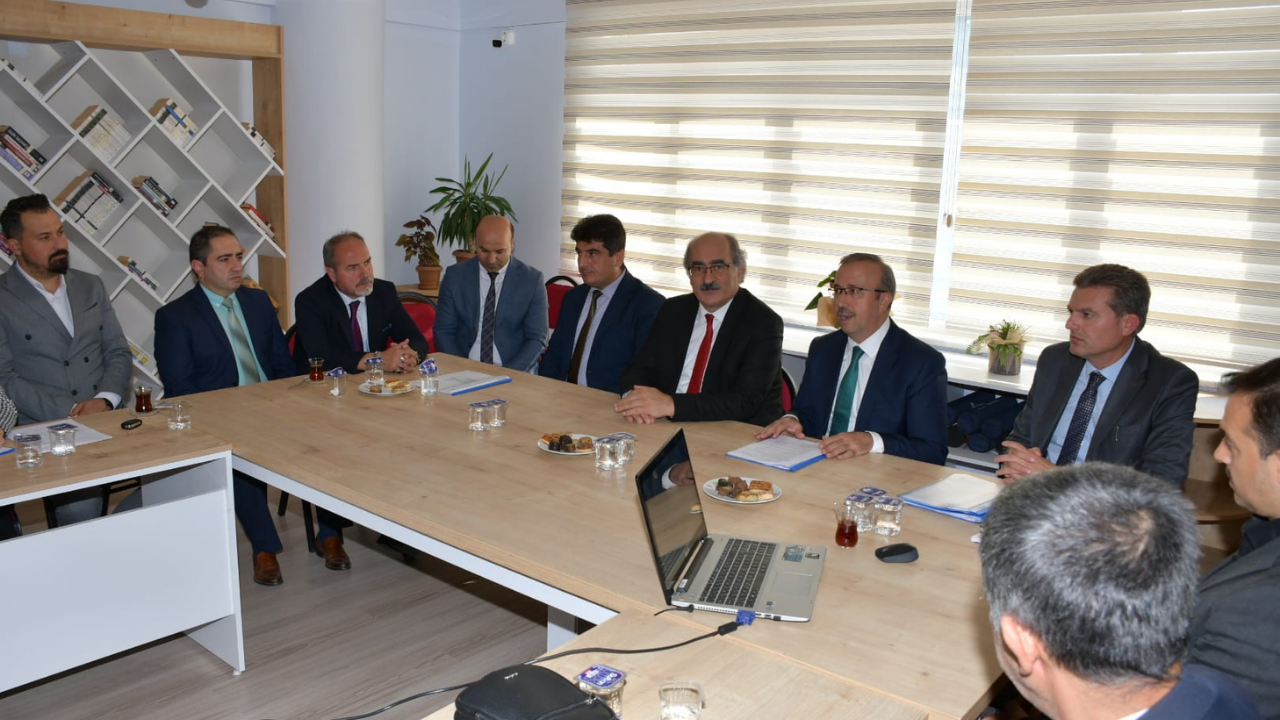 Eğitimde Yenilikler ve Proje Uygulamaları Üzerine Toplantı Gerçekleştirildi Toplantıda Eğitimdeki