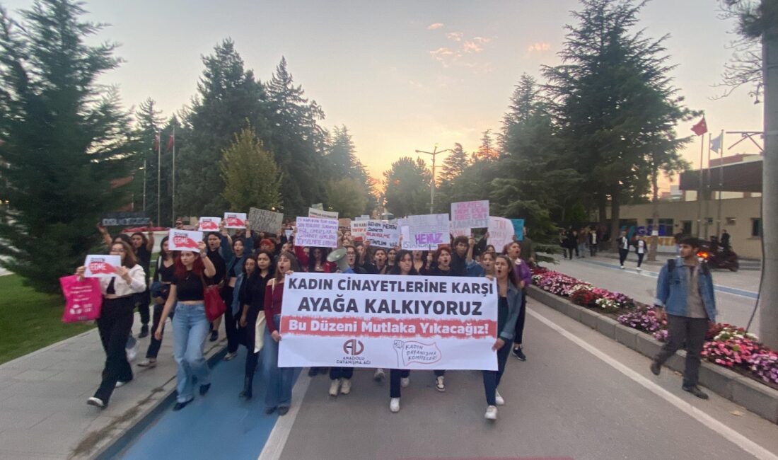 Kadın Cinayetleri Protesto Edildi: Eskişehir’de Yüzlerce Yurttaş Yürüdü Yüzlerce Öğrenci
