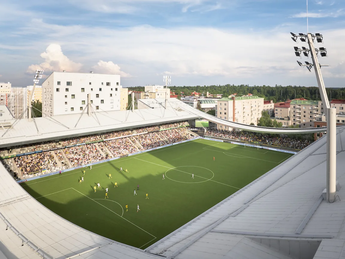 Finlandiyanin Ilk Hibrit Futbol Stadyumu Tammela Stadyumu Artik Yesil ve.webp