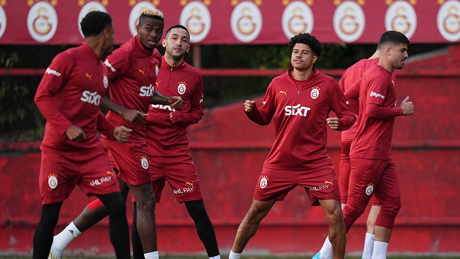 Florya Metin Oktay Tesisleri’nde Antrenman Teknik Direktör Okan Buruk Yönetiminde