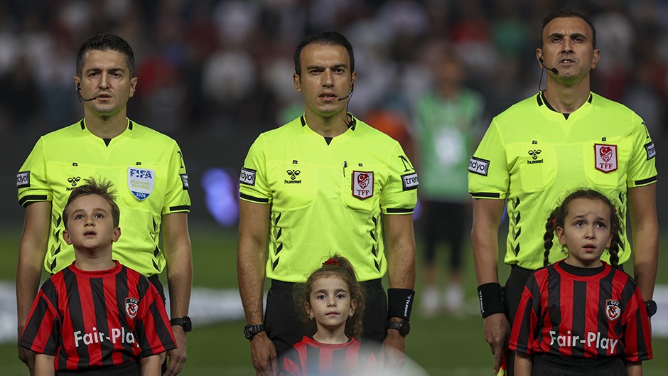 Gaziantep FK, Beşiktaş Maçı Sonrası Hakeme Tepki GösterdiHaberin BaşlıklarıGaziantep FK,