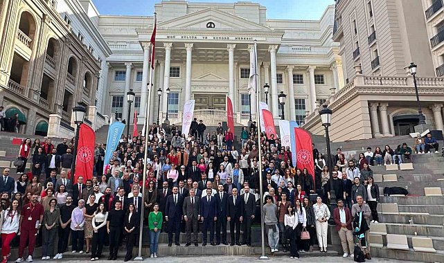 Bakan Bak, Üniversite Öğrenci Toplulukları İçin 120 Milyon Liralık Bütçe