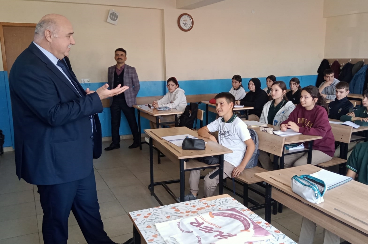 Gümüşhacıköy İlçe Milli Eğitim Müdürü Mehmet Paşa Ortaokulu’nu Ziyaret Etti